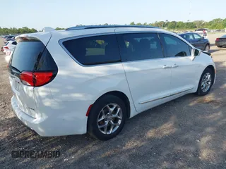 2017 Chrysler Pacifica Limited z VIN 2C4RC1GG9HR514681, wystawiony jako IAAI lot #42268035 z przebiegiem 153 319 mil mil oraz . Historia ofert i sprzedaży dostępna na DreamBid. Obrazek 4.