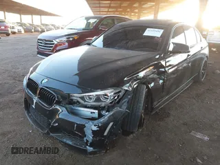 2018 BMW 3 Series 340i z VIN WBA8B3G57JNV01064, wystawiony jako IAAI lot #41335456 z przebiegiem 70 853 mil mil oraz . Historia ofert i sprzedaży dostępna na DreamBid. Obrazek 6.