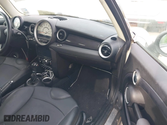 2012 MINI Clubman S z VIN WMWZG3C56CTY38335, wystawiony jako IAAI lot #41904328 z przebiegiem 46 003 mil mil oraz . Historia ofert i sprzedaży dostępna na DreamBid. Obrazek 5.