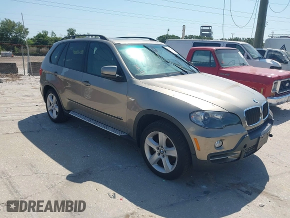 2008 BMW X5 3.0si with VIN 5UXFE43568L024029, listed as a IAAI auction lot 42107247 with 135,607 mi miles. Bid and sale history available at carsss.com. Image 1.