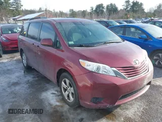 2017 Toyota Sienna LE Auto Access Seat with VIN 5TDKZ3DC7HS863682, listed as a IAAI auction lot 41488878 with 134,733 mi miles. Bid and sale history available at carsss.com. Image 1.