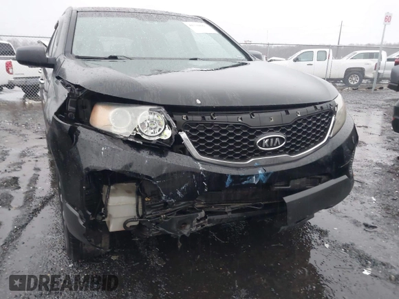 2011 Kia Sorento LX with VIN 5XYKT3A18BG151447, listed as a IAAI auction lot 41730665 with 195,187 mi miles. Bid and sale history available at carsss.com. Image 6.