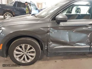 2018 Volkswagen Tiguan SEL with VIN 3VV2B7AX8JM043153, listed as a IAAI auction lot 41796437 with 88,682 mi miles. Bid and sale history available at carsss.com. Image 6.