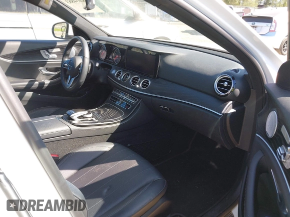 2019 Mercedes-Benz E-Class E 300 with VIN WDDZF4KBXKA592814, listed as a IAAI auction lot 42034883 with 1 mi miles. Bid and sale history available at carsss.com. Image 5.