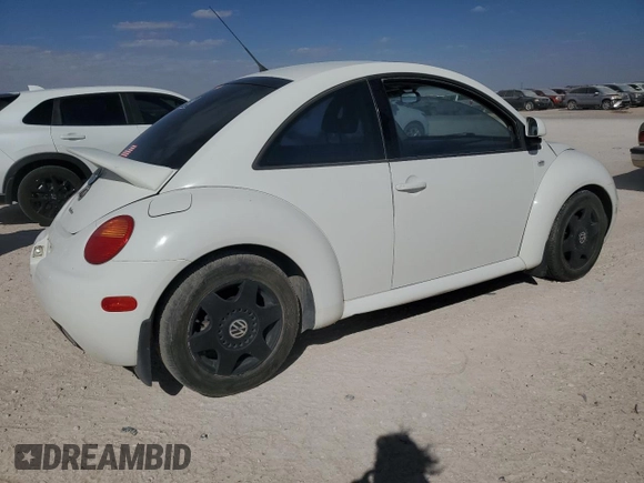 2000 Volkswagen Beetle GLX with VIN 3VWDD21C5YM450131, listed as a Copart auction lot 78421784 with 154,911 mi miles and Salvage title. Bid and sale history available at DreamBid. Image 3.