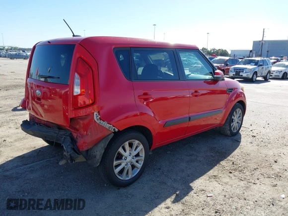 2013 Kia Soul ! with VIN KNDJT2A60D7569910, listed as a IAAI auction lot 41219582 with 125,015 mi miles. Bid and sale history available at carsss.com. Image 4.