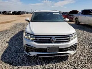 2023 Volkswagen Tiguan SEL R-Line z VIN 3VV4B7AX2PM047944, wystawiony jako Copart lot #62499075 z przebiegiem 45 589 mil mil oraz Czysty tytuł • Clean title. Historia ofert i sprzedaży dostępna na DreamBid. Obrazek 5.