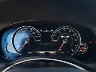 2020 BMW X4 M Competition z VIN 5YMUJ0C02L9C71775, wystawiony jako Copart lot #82163124 z przebiegiem 36 904 mil mil oraz Szkoda całkowita • Salvage title. Historia ofert i sprzedaży dostępna na DreamBid. Obrazek 9.