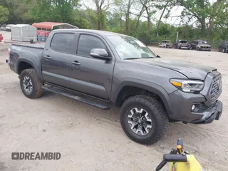 2023 Toyota Tacoma SR z VIN 3TMCZ5AN7PM614741, wystawiony jako IAAI lot #42096753 z przebiegiem 33 071 mil mil oraz . Historia ofert i sprzedaży dostępna na DreamBid. Obrazek 1.