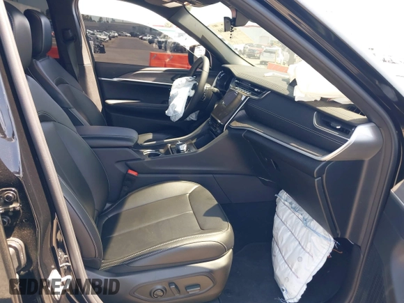 2025 Jeep Grand Cherokee Limited с VIN 1C4RJKBG1S8646906, выставлен на аукционе IAAI как лот 42466166 с пробегом 2 151 миль миль и . История ставок и продаж доступна на DreamBid. Изображение 5.
