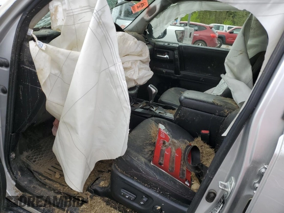 2018 Toyota 4Runner SR5 z VIN JTEBU5JR7J5579821, wystawiony jako Copart lot #56199925 z przebiegiem Nie podano mil oraz Szkoda całkowita • Salvage title. Historia ofert i sprzedaży dostępna na DreamBid. Obrazek 7.