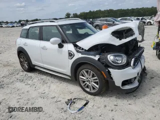2020 MINI Countryman Cooper S with VIN WMZYW7C04L3L39918, listed as a Copart auction lot 70145374 with 31,523 mi miles and Salvage Title. Bid and sale history available at carsss.com. Image 4.