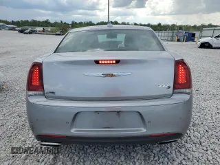 2018 Chrysler 300 S z VIN 2C3CCABG4JH262027, wystawiony jako Copart lot #54583555 z przebiegiem 79 312 mil mil oraz Szkoda całkowita • Salvage title. Historia ofert i sprzedaży dostępna na DreamBid. Obrazek 6.