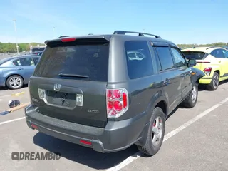 2007 Honda Pilot EX-L z VIN 2HKYF18637H530072, wystawiony jako IAAI lot #42147635 z przebiegiem 82 876 mil mil oraz . Historia ofert i sprzedaży dostępna na DreamBid. Obrazek 4.