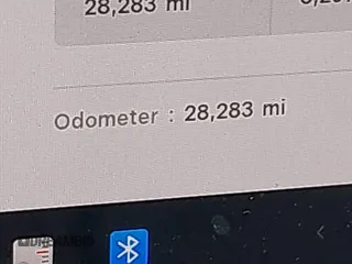 2019 Tesla Model 3 Long Range z VIN 5YJ3E1EBXKF442335, wystawiony jako IAAI lot #42240884 z przebiegiem 28 283 mil mil oraz . Historia ofert i sprzedaży dostępna na DreamBid. Obrazek 16.