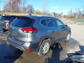 2018 Nissan Rogue SV z VIN 5N1AT2MV0JC769705, wystawiony jako IAAI lot #41861961 z przebiegiem 103 349 mil mil oraz . Historia ofert i sprzedaży dostępna na DreamBid. Obrazek 4.
