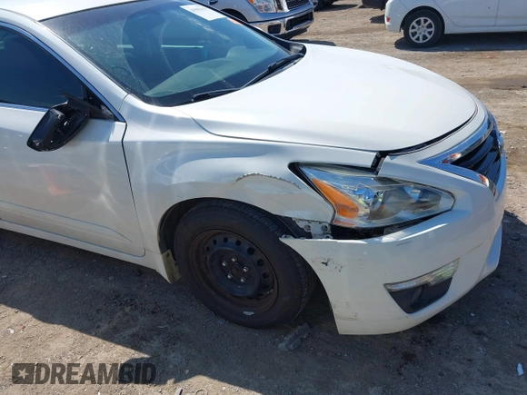 2014 Nissan Altima SV with VIN 1N4AL3AP7EC175558, listed as a IAAI auction lot 41903416 with 214,217 mi miles and . Bid and sale history available at carsss.com. Image 6.