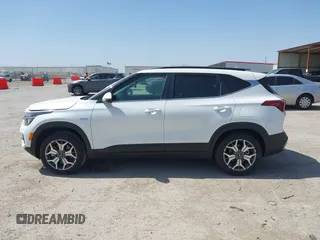 2021 Kia Seltos EX z VIN KNDERCAA4M7165986, wystawiony jako IAAI lot #41815940 z przebiegiem 61 615 mil mil oraz . Historia ofert i sprzedaży dostępna na DreamBid. Obrazek 15.