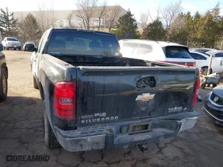2011 Chevrolet Silverado 1500 LT with VIN 1GCRCSE09BZ421152, listed as a IAAI auction lot 41656671 with 272,927 mi miles. Bid and sale history available at carsss.com. Image 16.