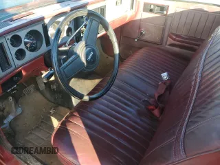 1982 GMC Sonoma z VIN 1GTCS14B0C8510847, wystawiony jako Copart lot #88016755 z przebiegiem 115 197 mil mil oraz Szkody całkowita. Historia ofert i sprzedaży dostępna na DreamBid. Obrazek 8.