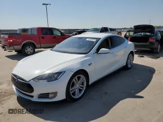 2014 Tesla Model S 60 with VIN 5YJSA1H16EFP45983, listed as a Copart auction lot 52256635 with 159,948 mi miles and Salvage title. Bid and sale history available at DreamBid. Image 1.