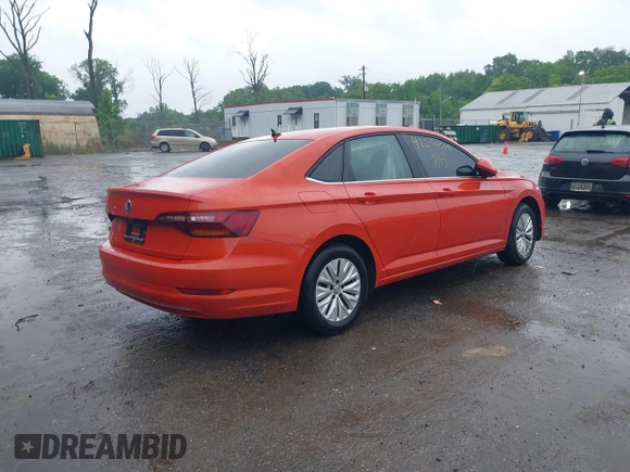 2019 Volkswagen Jetta S z VIN 3VWCB7BU8KM232522, wystawiony jako IAAI lot #42256559 z przebiegiem 118 141 mil mil oraz . Historia ofert i sprzedaży dostępna na DreamBid. Obrazek 4.