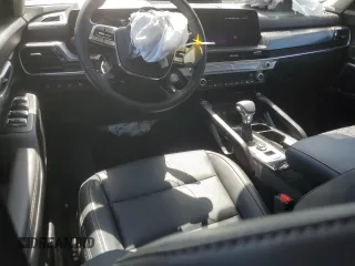 2025 Kia Telluride S z VIN 5XYP64GC9SG579930, wystawiony jako Copart lot #49568975 z przebiegiem 4 438 mil mil oraz Szkoda całkowita • Salvage title. Historia ofert i sprzedaży dostępna na DreamBid. Obrazek 8.