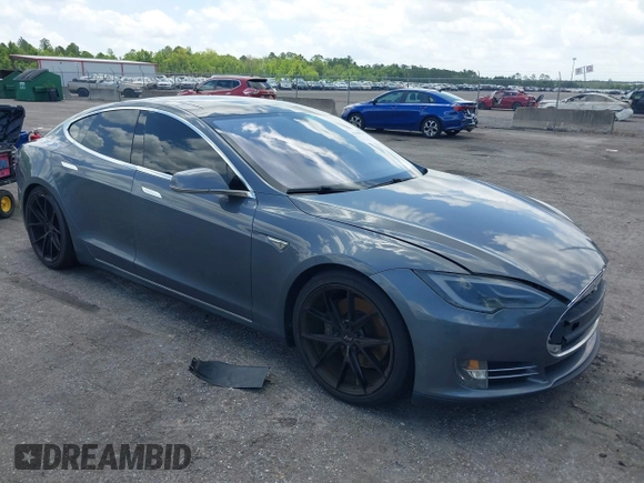 2013 Tesla Model S Performance с VIN 5YJSA1DP9DFP17832, выставлен на аукционе IAAI как лот 42444829 с пробегом 157 909 миль миль и . История ставок и продаж доступна на DreamBid. Изображение 1.