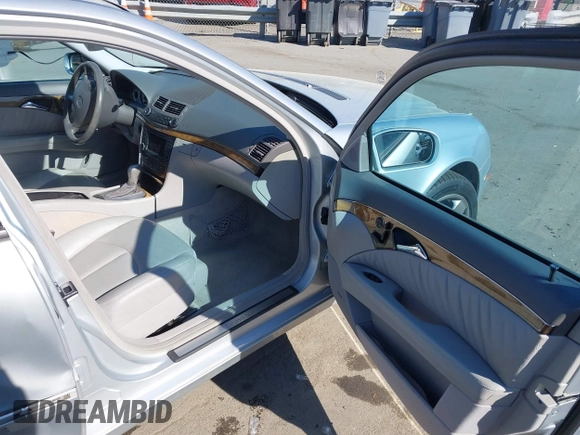 2006 Mercedes-Benz E-Class 3.5L with VIN WDBUF56J46A871031, listed as a IAAI auction lot 41892688 with 1 mi miles. Bid and sale history available at carsss.com. Image 5.