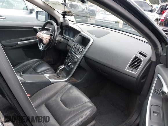 2014 Volvo XC60 R-Design Premier Plus z VIN YV4902DZ7E2553989, wystawiony jako IAAI lot #41919724 z przebiegiem 145 952 mil mil oraz . Historia ofert i sprzedaży dostępna na DreamBid. Obrazek 5.
