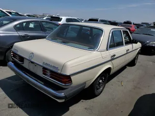 1984 Mercedes-Benz 300 300D-T with VIN WDBAB33AXEA157409, listed as a Copart auction lot 63612864 with 162,259 mi miles and Clean Title. Bid and sale history available at carsss.com. Image 3.
