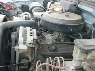 1993 Chevrolet Suburban z VIN 1GNFK16KXPJ306881, wystawiony jako IAAI lot #43344876 z przebiegiem 215 094 mil mil oraz . Historia ofert i sprzedaży dostępna na DreamBid. Obrazek 19.