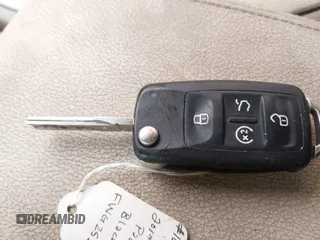 2017 Volkswagen Passat SE z VIN 1VWGT7A32HC017669, wystawiony jako IAAI lot #41938824 z przebiegiem 122 323 mil mil oraz . Historia ofert i sprzedaży dostępna na DreamBid. Obrazek 11.