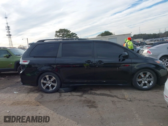 2011 Toyota Sienna SE with VIN 5TDXK3DCXBS112867, listed as a IAAI auction lot 41394925 with 235,567 mi miles. Bid and sale history available at carsss.com. Image 13.