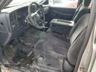 2000 Chevrolet Silverado 1500 LS with VIN 2GCEC19V7Y1242382, listed as a Copart auction lot 44953245 with 290,591 mi miles and Clean Title. Bid and sale history available at carsss.com. Image 7.