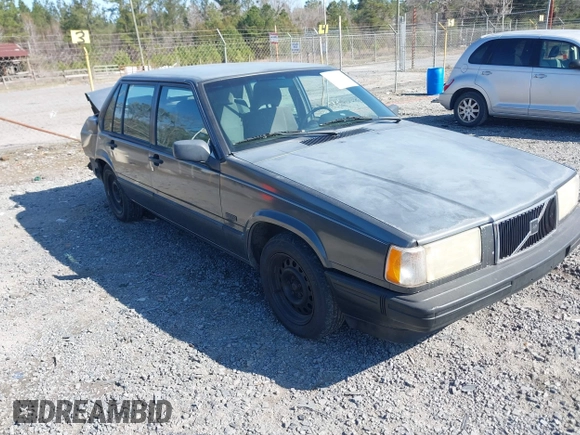 1995 Volvo 900 z VIN YV1JS8314S1209962, wystawiony jako IAAI lot #41750021 z przebiegiem 202 921 mil mil oraz . Historia ofert i sprzedaży dostępna na DreamBid. Obrazek 1.