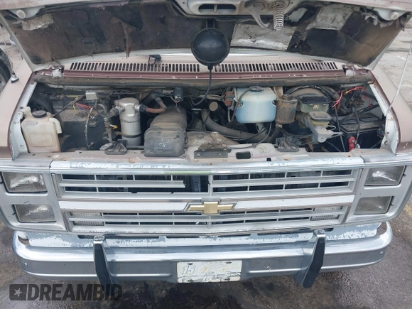1989 Chevrolet Chevy Van z VIN 1GBEG25K3K7108022, wystawiony jako IAAI lot #42105947 z przebiegiem 51 822 mil mil oraz . Historia ofert i sprzedaży dostępna na DreamBid. Obrazek 10.