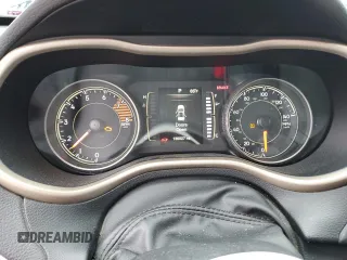 2016 Jeep Cherokee Latitude z VIN 1C4PJMCSXGW321339, wystawiony jako Copart lot #59955005 z przebiegiem 136 027 mil mil oraz Szkoda całkowita • Salvage title. Historia ofert i sprzedaży dostępna na DreamBid. Obrazek 9.