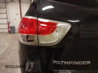 2015 Nissan Pathfinder SV z VIN 5N1AR2MM9FC632565, wystawiony jako IAAI lot #42250526 z przebiegiem 132 996 mil mil oraz . Historia ofert i sprzedaży dostępna na DreamBid. Obrazek 21.