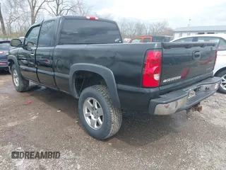 2005 Chevrolet Silverado 1500 Z71 with VIN 1GCEK19B85E146201, listed as a IAAI auction lot 41934412 with 175,240 mi miles. Bid and sale history available at carsss.com. Image 3.
