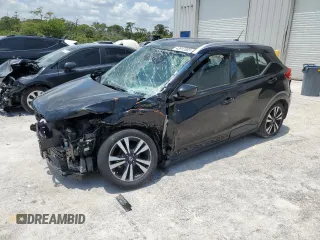 2020 Nissan Kicks SV z VIN 3N1CP5CV6LL527533, wystawiony jako Copart lot #43912585 z przebiegiem 81 495 mil mil oraz Nie do naprawy • Non repairable. Historia ofert i sprzedaży dostępna na DreamBid. Obrazek 1.
