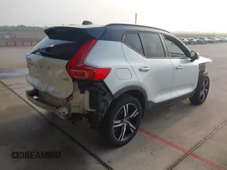 2019 Volvo XC40 R-Design z VIN YV4AC2HM7K2149105, wystawiony jako IAAI lot #41857899 z przebiegiem 122 736 mil mil oraz . Historia ofert i sprzedaży dostępna na DreamBid. Obrazek 4.