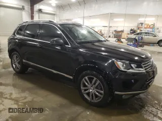 2016 Volkswagen Touareg Sport with VIN WVGEF9BP5GD012758, listed as a Copart auction lot 85434084 with 111,746 mi miles and Salvage Title. Bid and sale history available at DreamBid. Image 4.