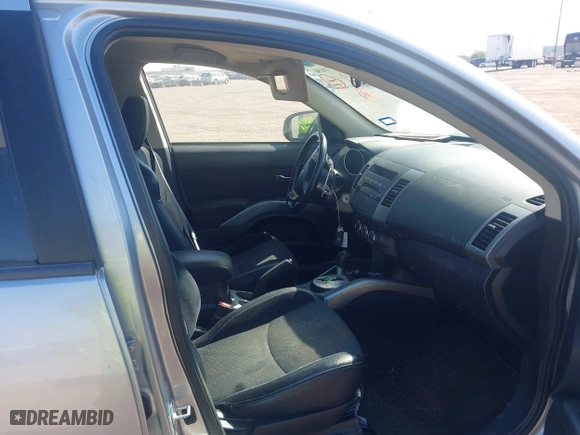 2013 Mitsubishi Outlander SE with VIN JA4AS3AW2DU014140, listed as a IAAI auction lot 41771630 with 197,318 mi miles. Bid and sale history available at carsss.com. Image 5.