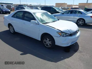 2006 Toyota Camry STD z VIN JTDBE32KX63052348, wystawiony jako IAAI lot #41492194 z przebiegiem 240 801 mil mil oraz . Historia ofert i sprzedaży dostępna na DreamBid. Obrazek 1.