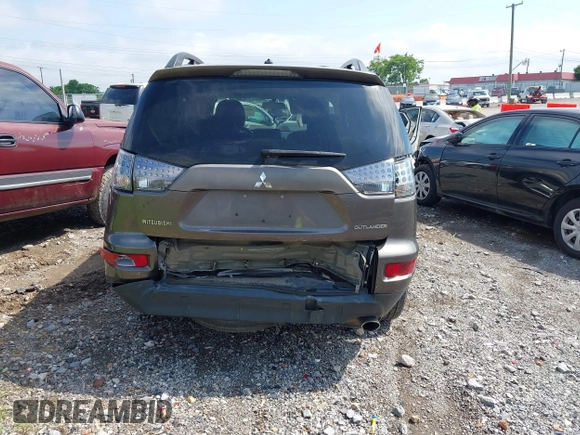 2010 Mitsubishi Outlander SE with VIN JA4AS3AW0AZ002972, listed as a IAAI auction lot 42220473 with 225,584 mi miles and . Bid and sale history available at DreamBid. Image 16.