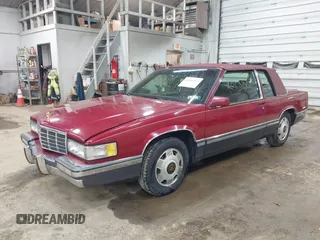 1991 Cadillac DeVille z VIN 1G6CD13B0M4305164, wystawiony jako IAAI lot #42028947 z przebiegiem 33 865 mil mil oraz . Historia ofert i sprzedaży dostępna na DreamBid. Obrazek 2.