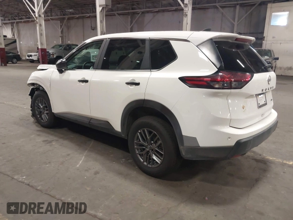 2024 Nissan Rogue S z VIN 5N1BT3AB2RC732834, wystawiony jako IAAI lot #42362033 z przebiegiem 6 642 mil mil oraz . Historia ofert i sprzedaży dostępna na DreamBid. Obrazek 3.