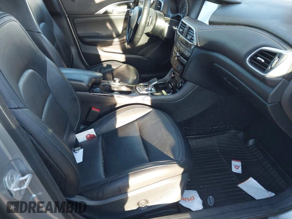 2018 Infiniti QX30 Premium z VIN SJKCH5CR1JA048452, wystawiony jako IAAI lot #41366688 z przebiegiem 109 456 mil mil oraz . Historia ofert i sprzedaży dostępna na DreamBid. Obrazek 5.