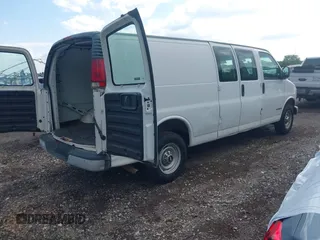 1999 Chevrolet City Express Cargo z VIN 1GCGG29R5X1148396, wystawiony jako IAAI lot #42494492 z przebiegiem 113 232 mil mil oraz . Historia ofert i sprzedaży dostępna na DreamBid. Obrazek 4.